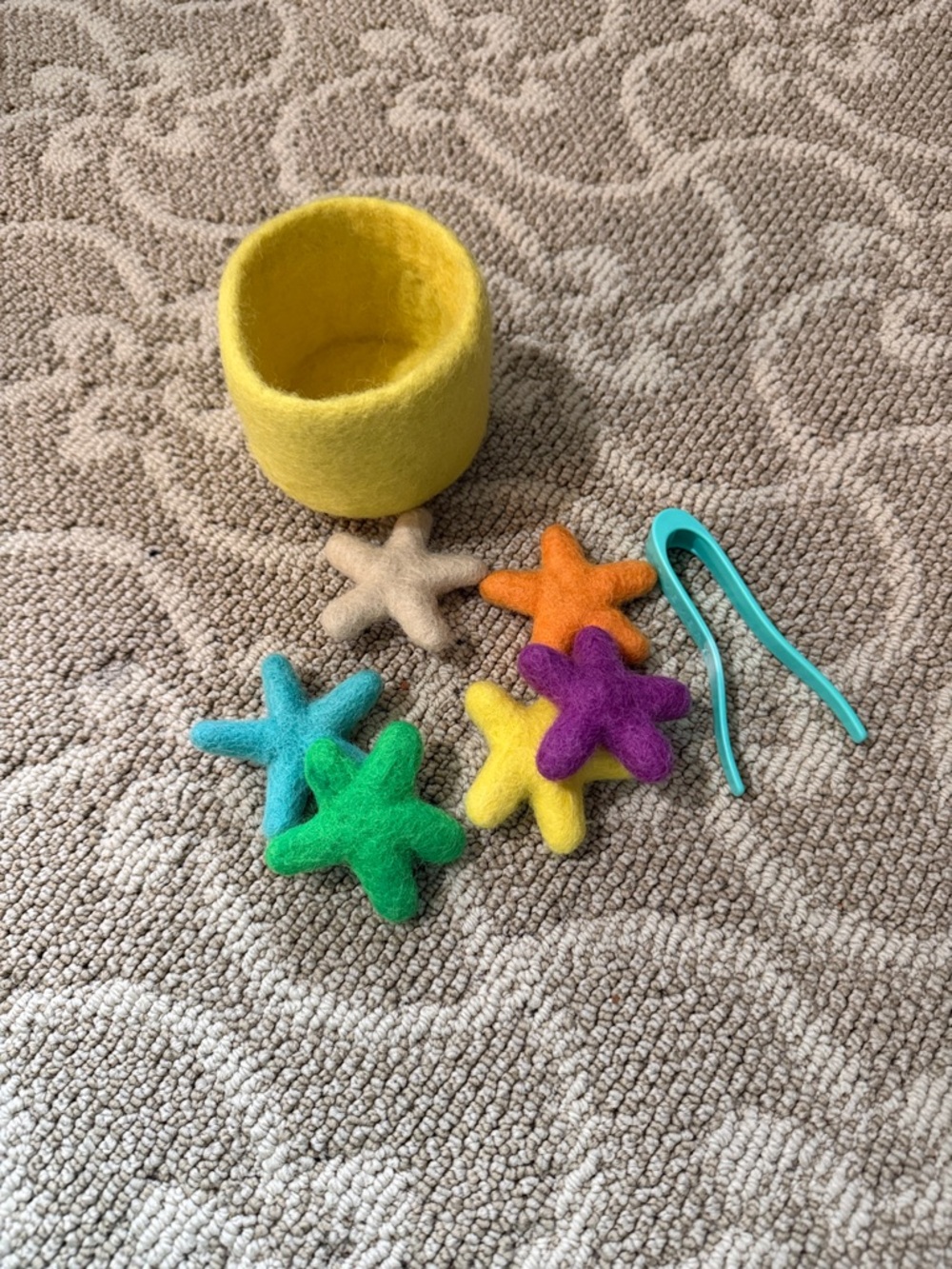 Lovevery Star Sorting Felt Play Set with Yellow Cup and Teal Tweezers
